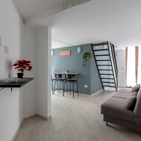 Apartament Hub Station Neapol